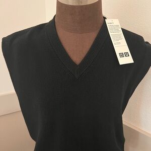 UNIGLO U Black V Neck Sweater Vest NWT Women / Unisex, 100% Cotton Nice!